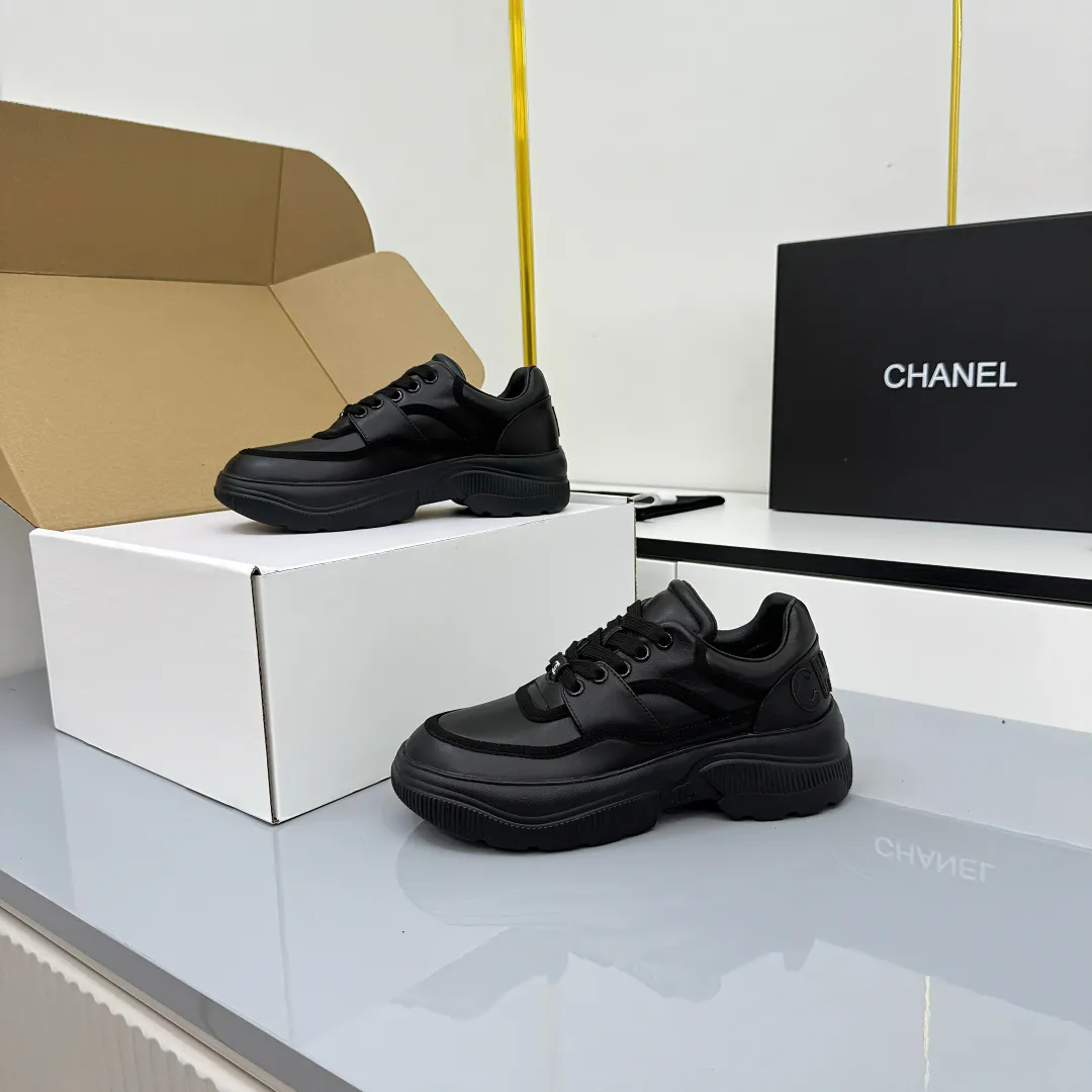 👟👟Ex-factory price 620👟👟 Chanel bread shoes ~ original calfskin panda shoes Chanel 25C latest hot style panda black and white sports shoes casual sneakers Xiaoxiang hot item classic black and white panda color coco girls must pay Fabric: original custom mixed sheepskin lining: original imported breathable mesh lining outsole: Original molded rubber + TPU combination Size: Women's 35-41